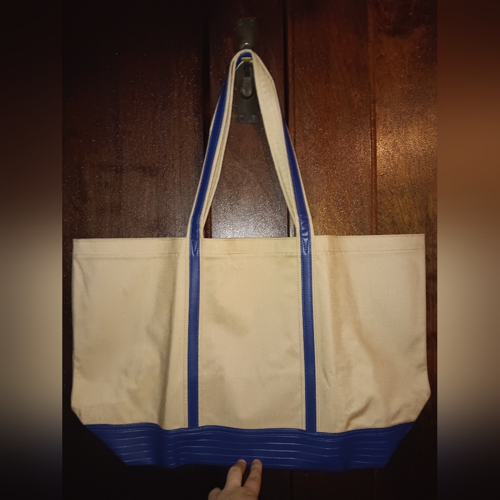 Extra Wide Beach Tote 🌺